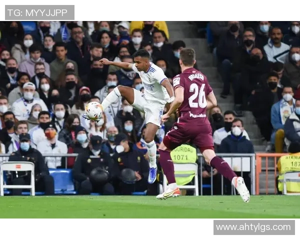 足球明星颠厕纸引发热议背后的故事与社会反响解析