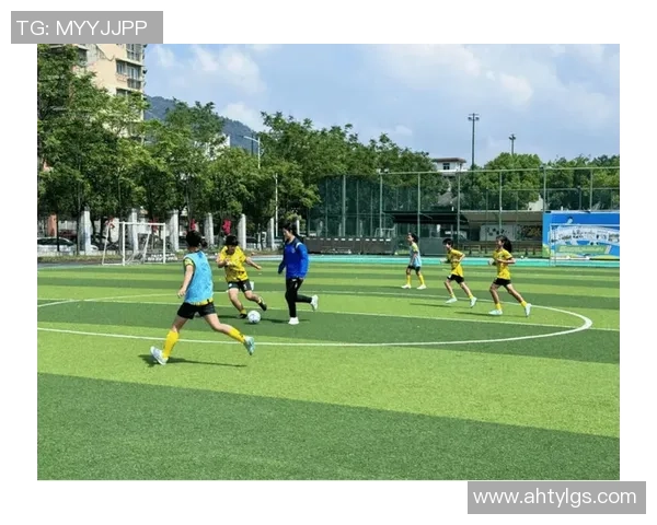 足球明星体育公司引领运动产业新风潮助力青少年成长与发展